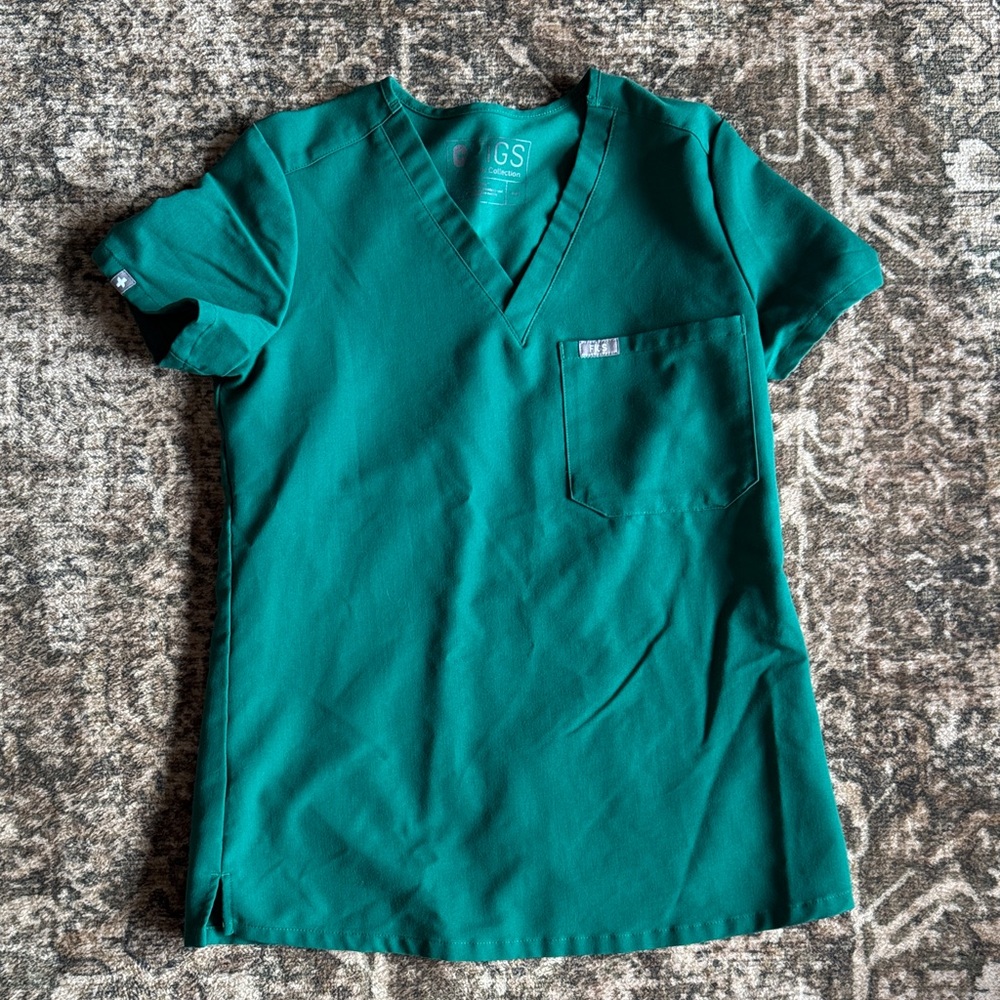 Figs scrub top